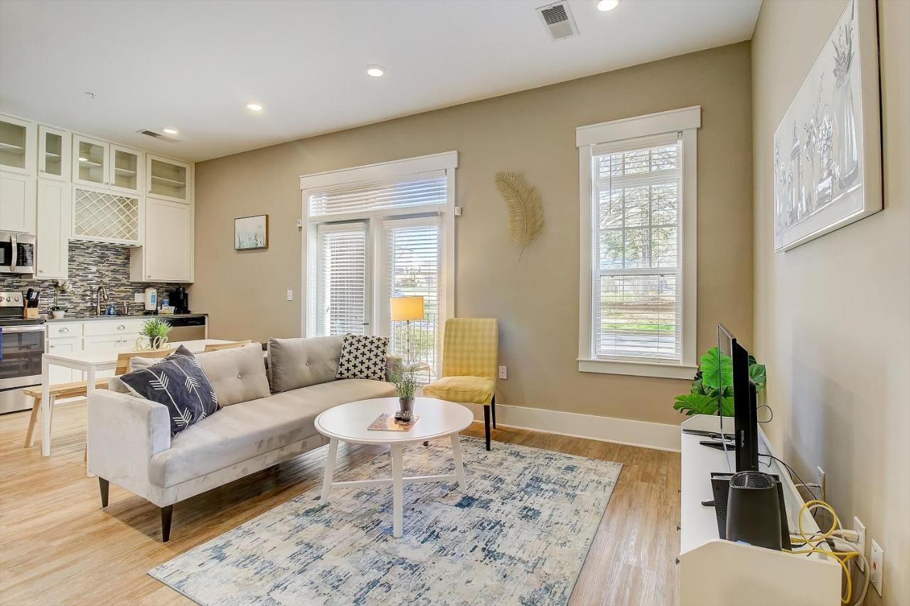 Frontdesk Village At Commonwealth Apts Plaza Midwood ชาร์ล็อต ห้อง รูปภาพ