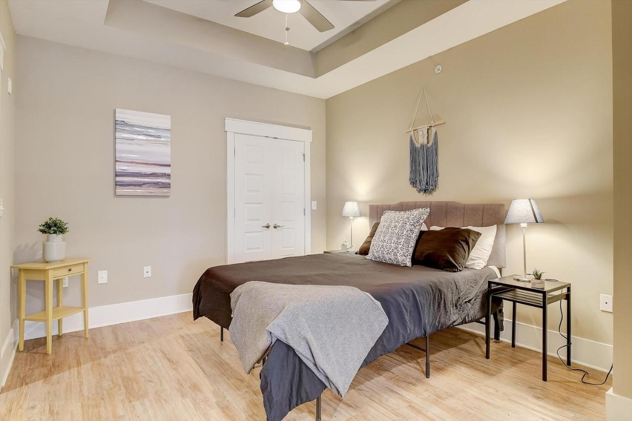Frontdesk Village At Commonwealth Apts Plaza Midwood ชาร์ล็อต ห้อง รูปภาพ
